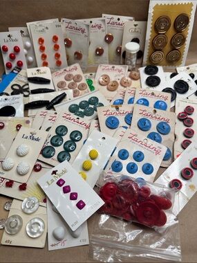 Vintage Assorted Sewing Buttons Pack - La Mode & Lansing - Multicolor